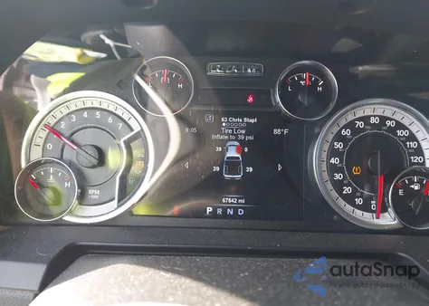 2017 Ram 1500 Laramie 4X2 5'7 Box из США, поврежденный, VIN 1C6RR6NT5HS630364